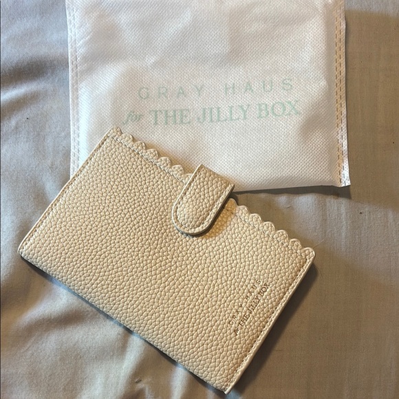 Gray Haus Handbags - Cream Wallet